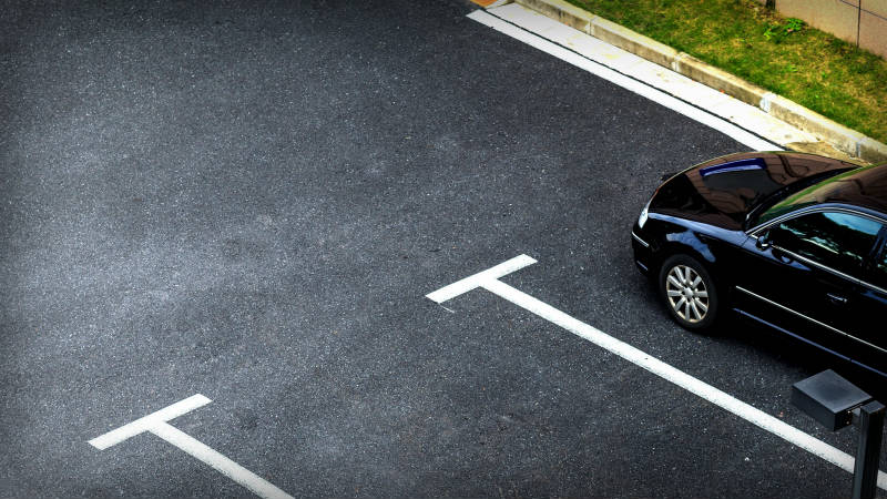 Oferecemos estacionamento amplo e privativo, totalmente seguro com vigilância eletrônica exclusiva.